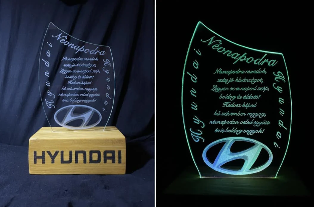 Kézzel készített és gravírozott emlékplakett Hyundai emblémával névnapra, színes leddel, Monor, egyedi ajándék, névnap